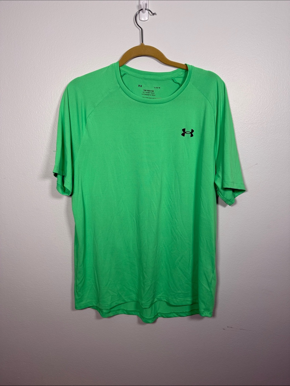 Bundle of 2 Under Armour Men’s Tech Tees- Green and Gray. Size Large